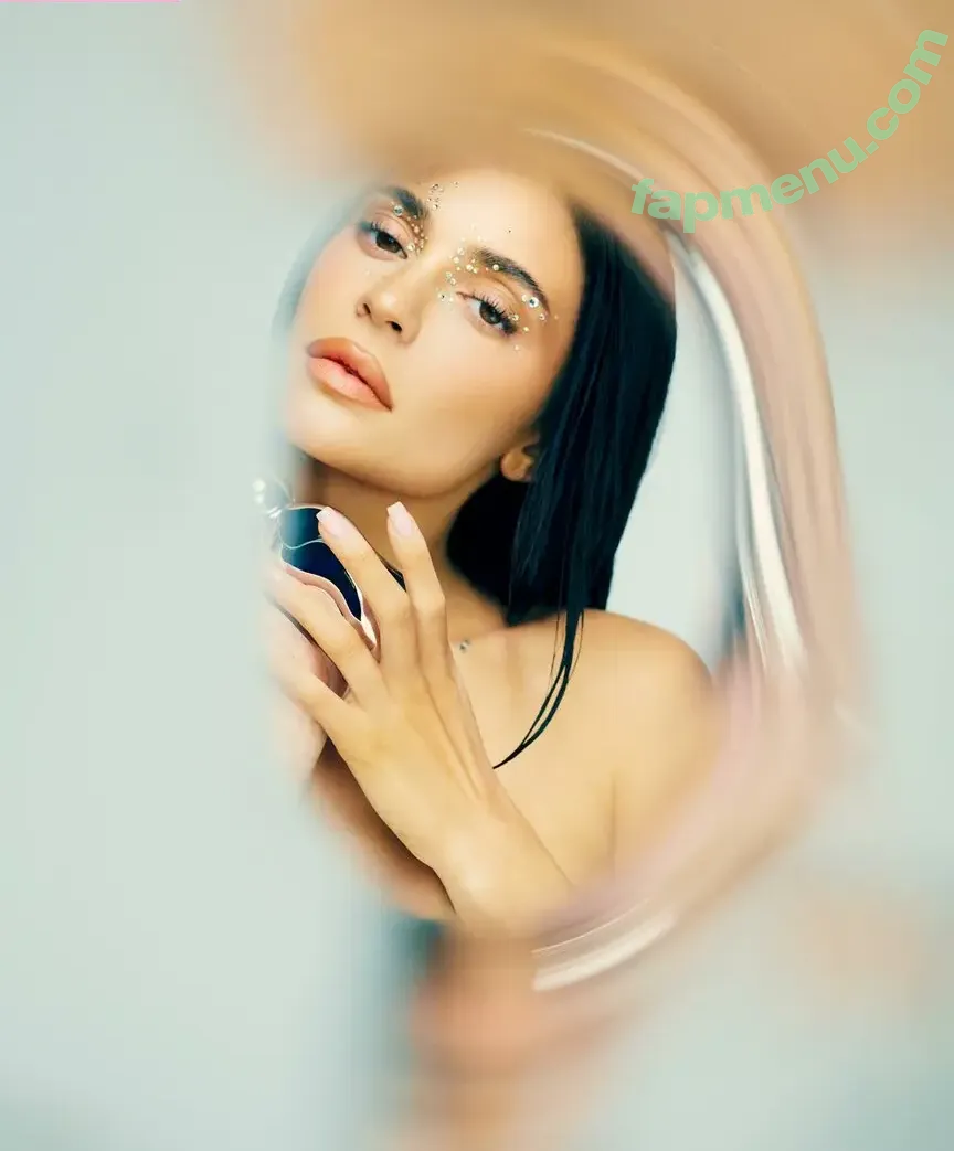 Kylie Jenner nude photo #2639 (kyliejenner / kyliejenner.2)