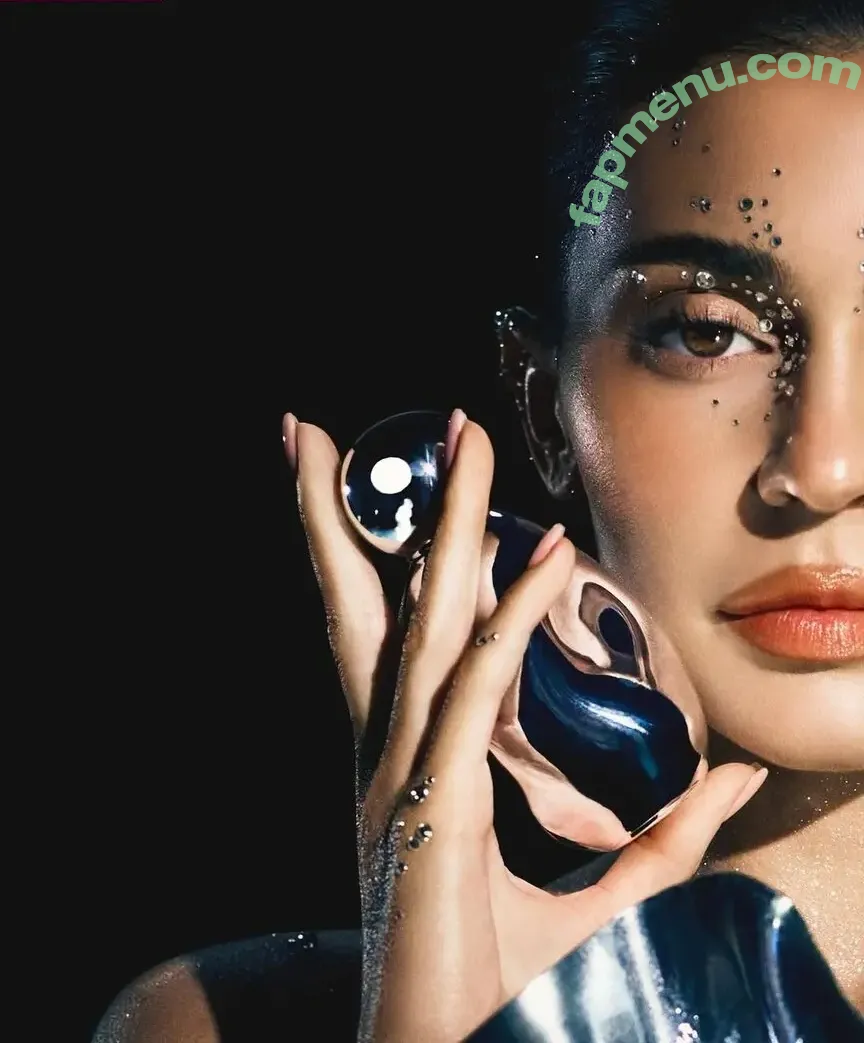 Kylie Jenner nude photo #2641 (kyliejenner / kyliejenner.2)