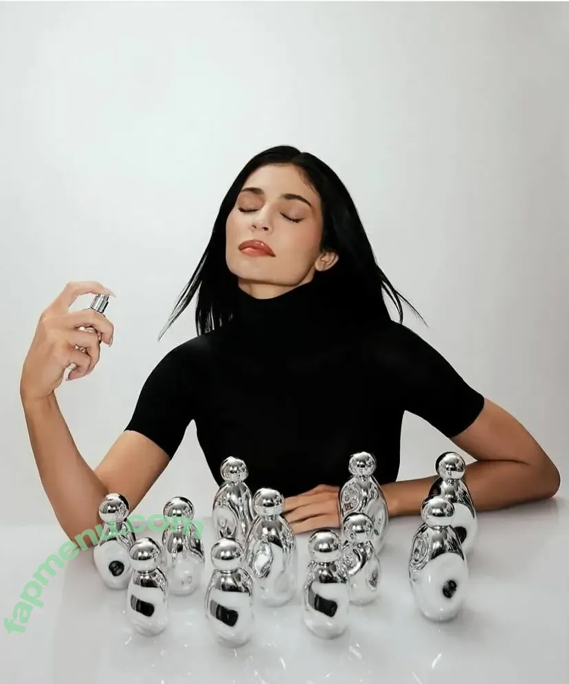 Kylie Jenner nude photo #2648 (kyliejenner / kyliejenner.2)