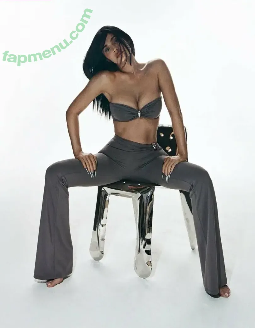 Kylie Jenner nude photo #2656 (kyliejenner / kyliejenner.2)