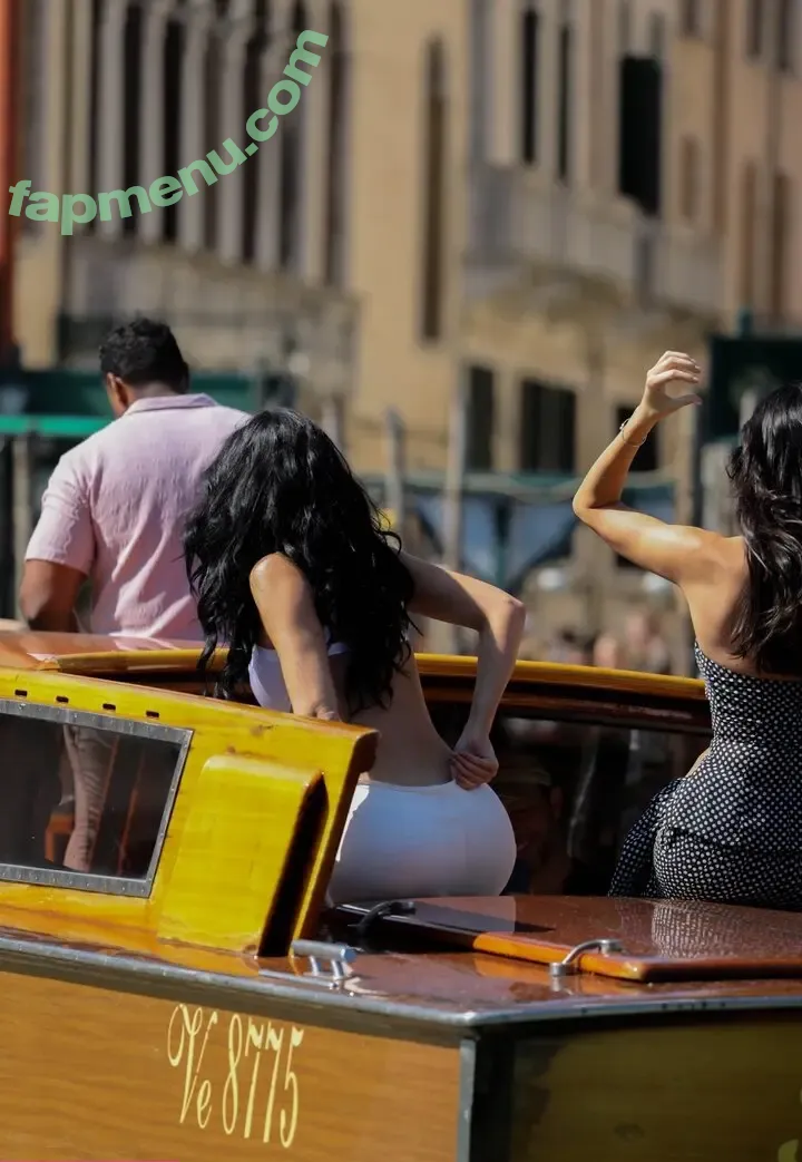 Kylie Jenner nude photo #2671 (kyliejenner / kyliejenner.2)