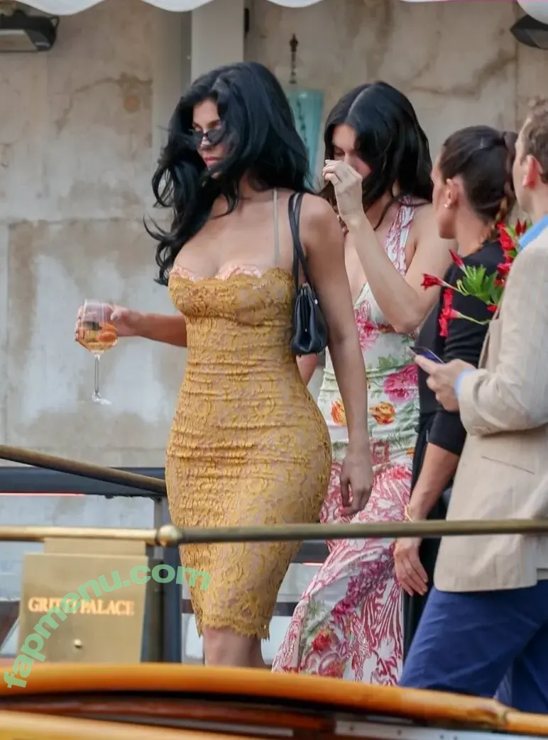 Kylie Jenner nude photo #2672 (kyliejenner / kyliejenner.2)