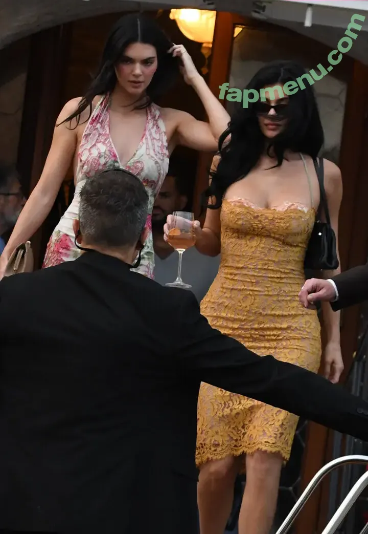 Kylie Jenner nude photo #2675 (kyliejenner / kyliejenner.2)