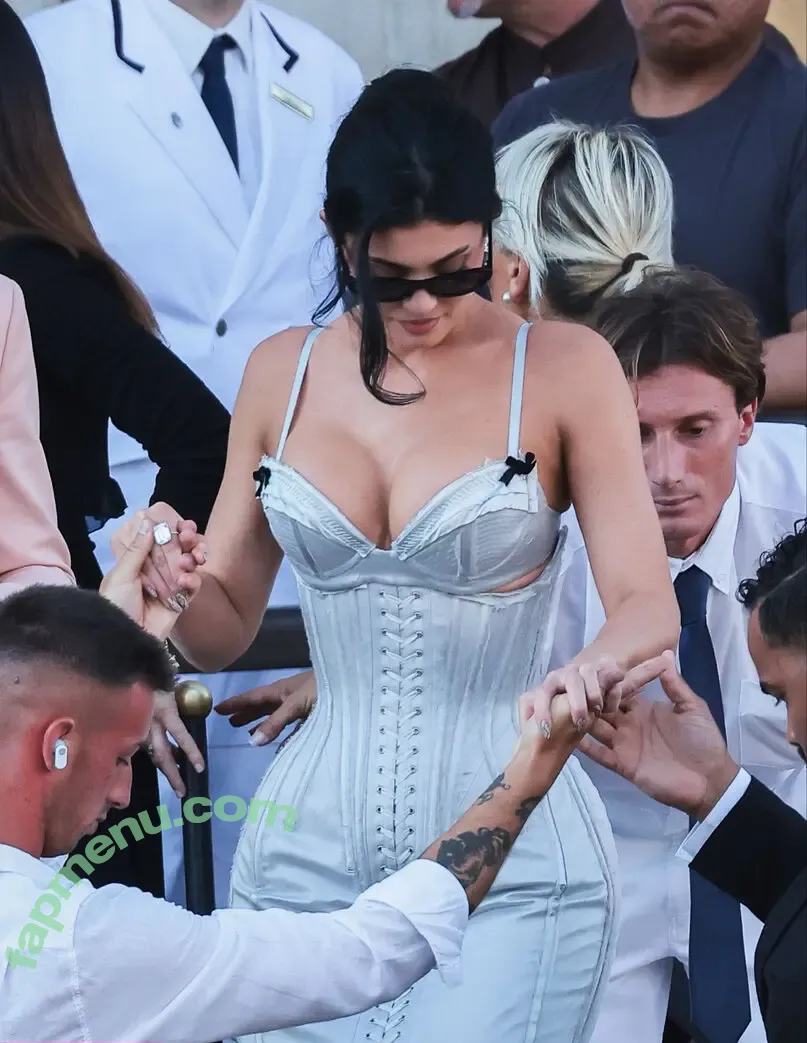 Kylie Jenner nude photo #2685 (kyliejenner / kyliejenner.2)