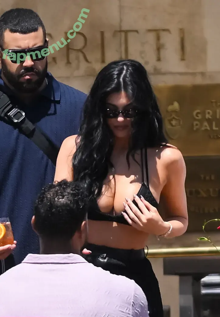 Kylie Jenner nude photo #2689 (kyliejenner / kyliejenner.2)