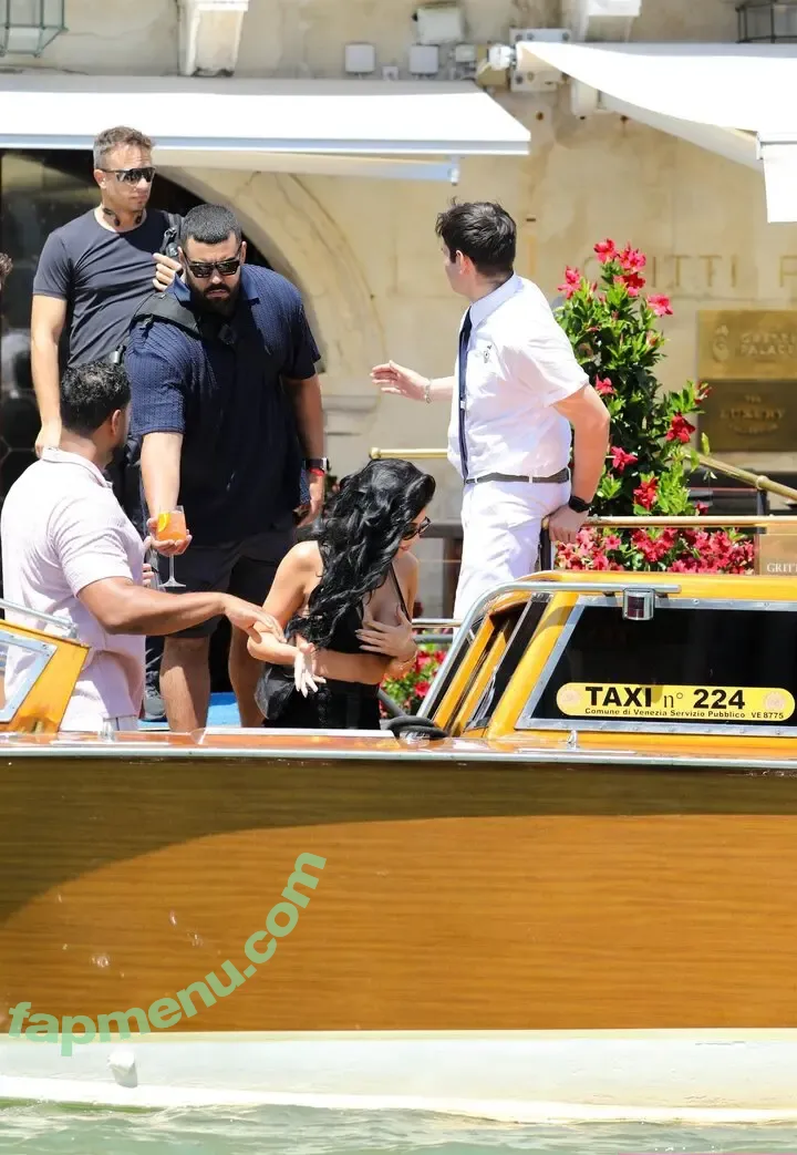 Kylie Jenner nude photo #2695 (kyliejenner / kyliejenner.2)