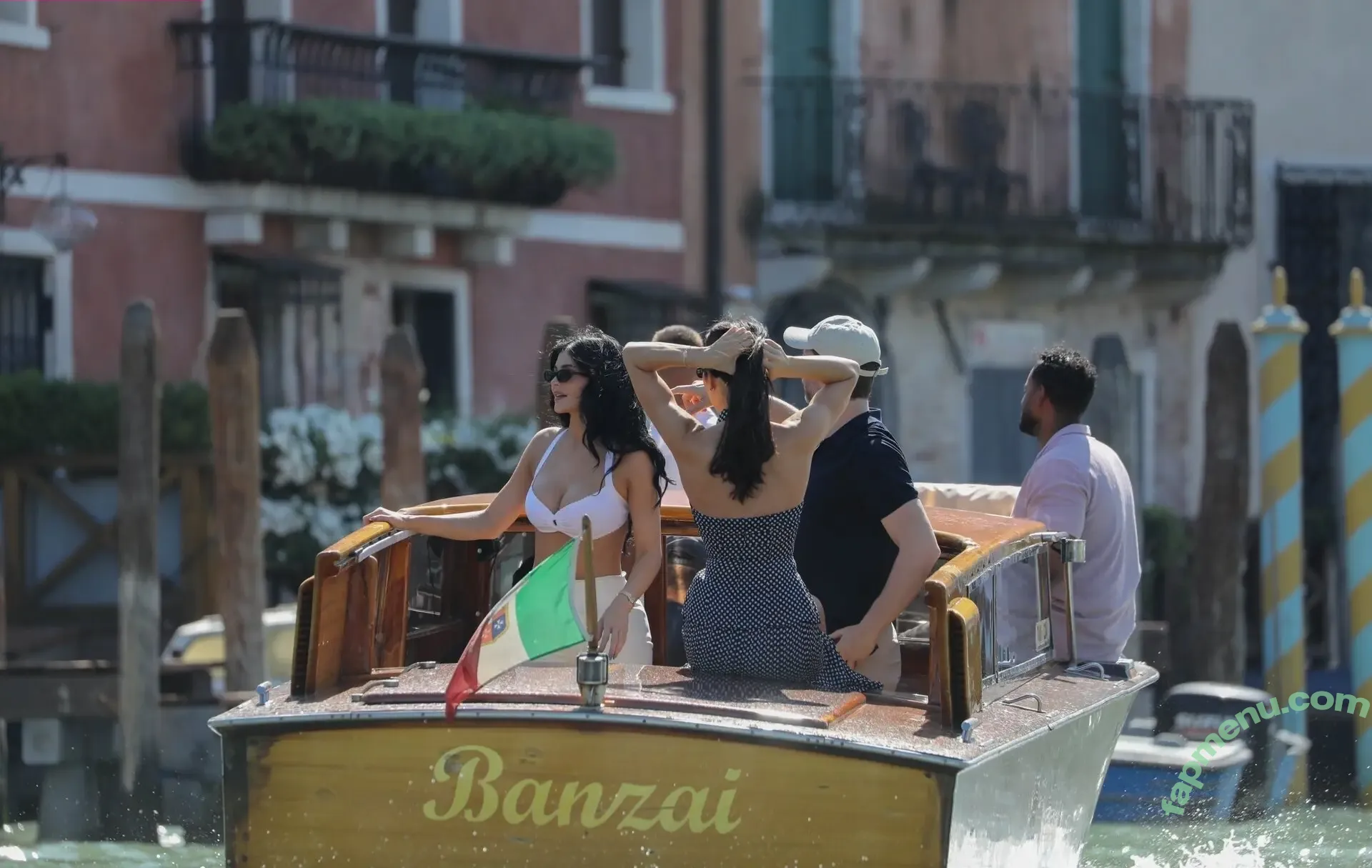 Kylie Jenner nude photo #2702 (kyliejenner / kyliejenner.2)