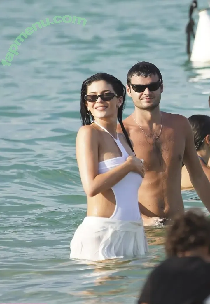 Kylie Jenner nude photo #2715 (kyliejenner / kyliejenner.2)