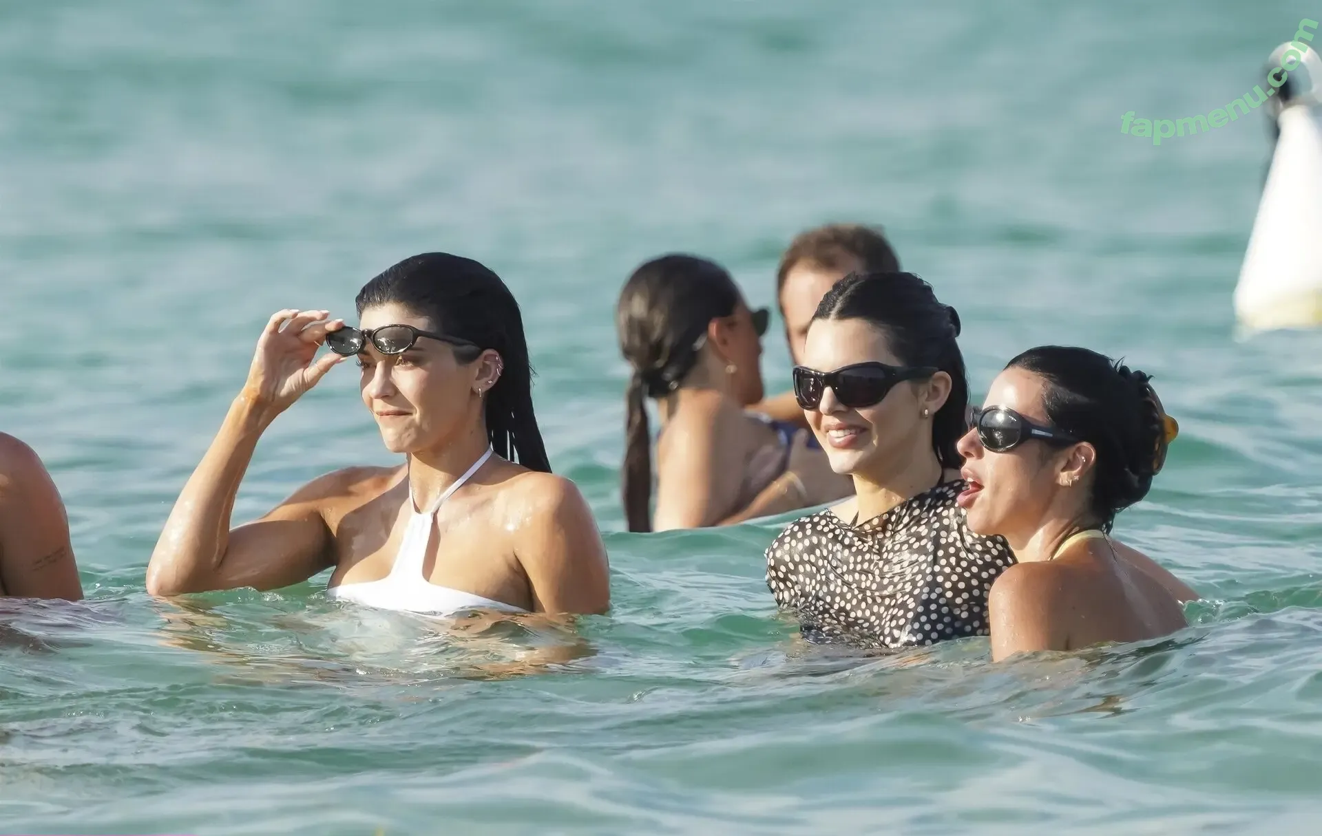 Kylie Jenner nude photo #2719 (kyliejenner / kyliejenner.2)