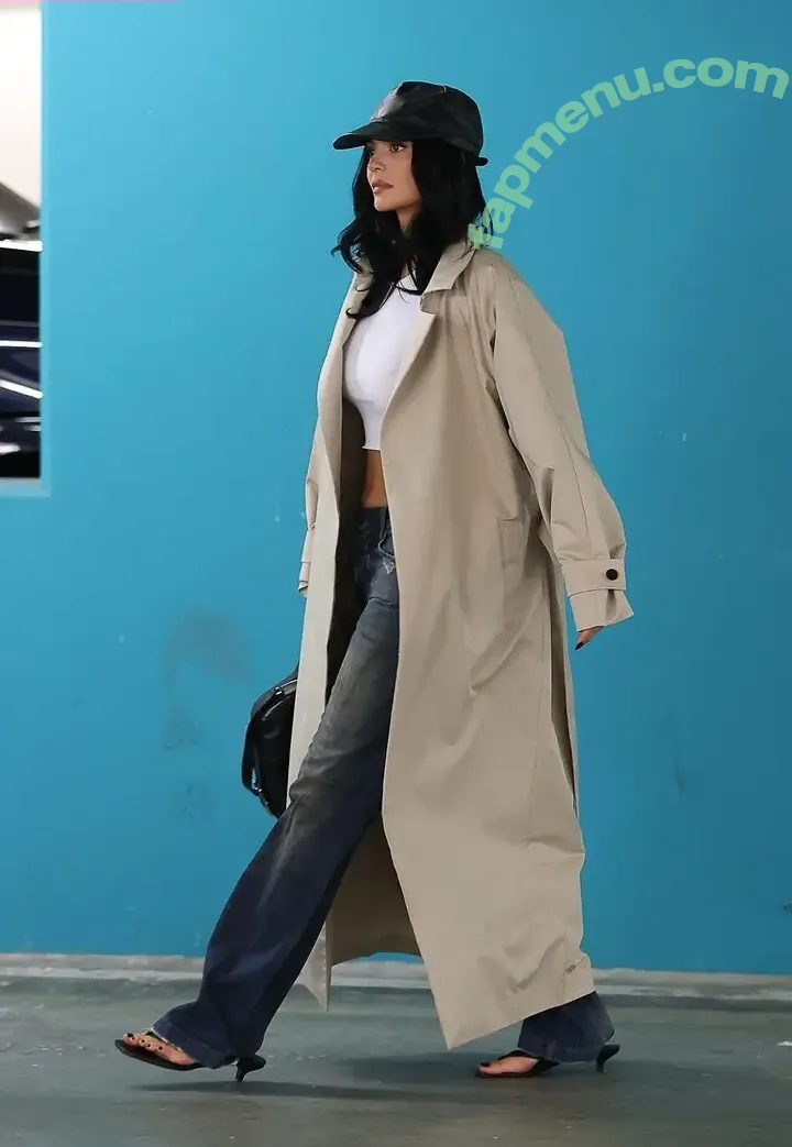 Kylie Jenner nude photo #2764 (kyliejenner / kyliejenner.2)