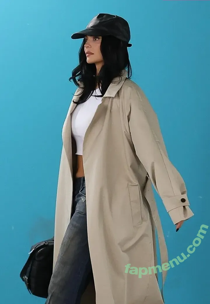 Kylie Jenner nude photo #2765 (kyliejenner / kyliejenner.2)