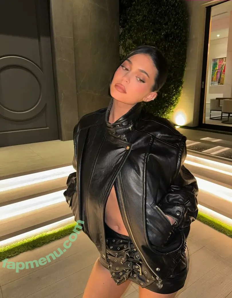 Kylie Jenner nude photo #2847 (KylieJenner / kyliejenner.2)