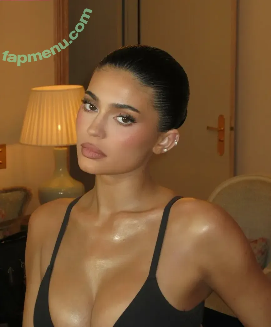 Kylie Jenner nude photo #2857 (KylieJenner / kyliejenner.2)