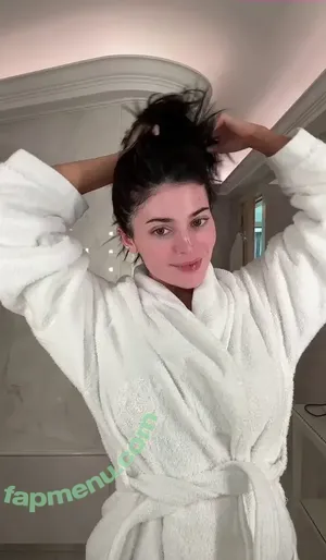 Kylie Jenner / KylieJenner / kyliejenner.2 nude photo #3023