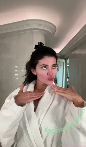 Kylie Jenner / KylieJenner / kyliejenner.2 nude photo #3028