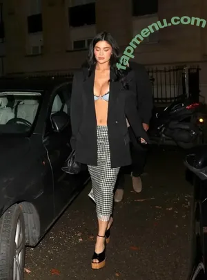 Kylie Jenner / KylieJenner / kyliejenner.2 nude photo #3037