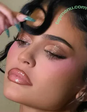 Kylie Jenner / KylieJenner / kyliejenner.2 nude photo #3177