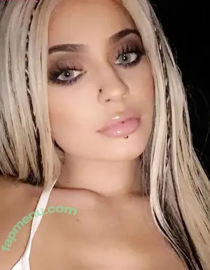 Kylie Jenner / KylieJenner / kyliejenner.2 nude photo #3201