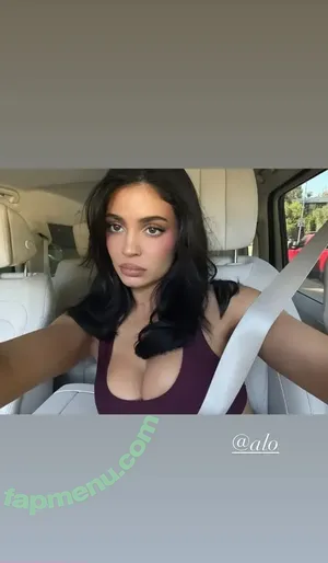 Kylie Jenner / KylieJenner / kyliejenner.2 nude photo #3256