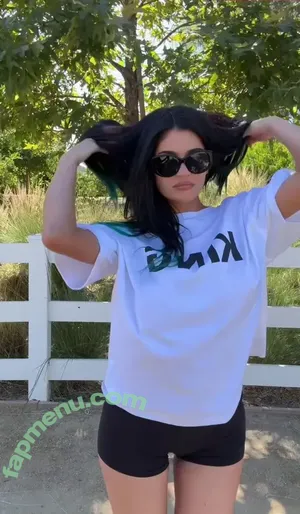 Kylie Jenner / KylieJenner / kyliejenner.2 nude photo #3263