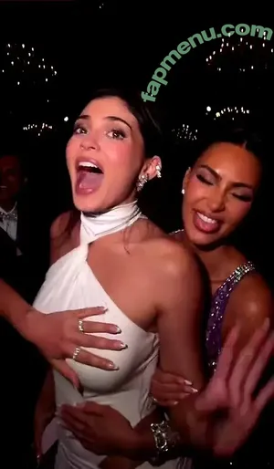 Kylie Jenner / KylieJenner / kyliejenner.2 nude photo #3347