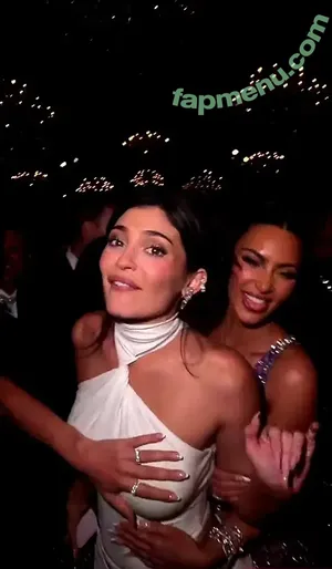 Kylie Jenner / KylieJenner / kyliejenner.2 nude photo #3350