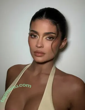 Kylie Jenner / KylieJenner / kyliejenner.2 nude photo #3364