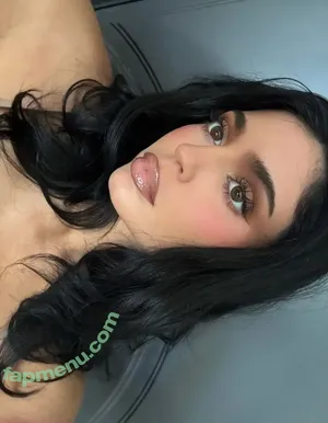 Kylie Jenner / KylieJenner / kyliejenner.2 nude photo #3371
