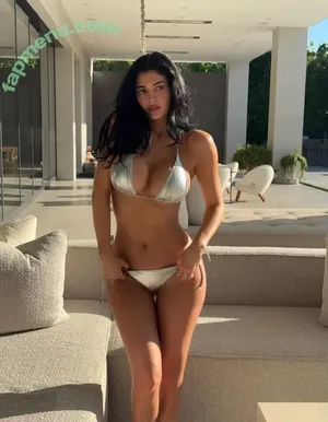 Kylie Jenner / KylieJenner / kyliejenner.2 nude photo #3406
