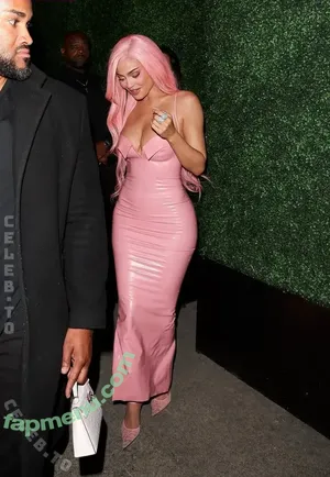 Kylie Jenner / kyliejenner / kyliejenner.2 nude photo #3472