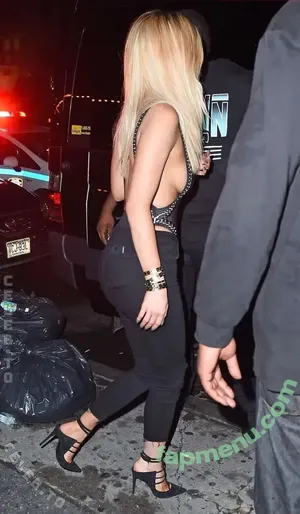 Kylie Jenner / kyliejenner / kyliejenner.2 nude photo #3531