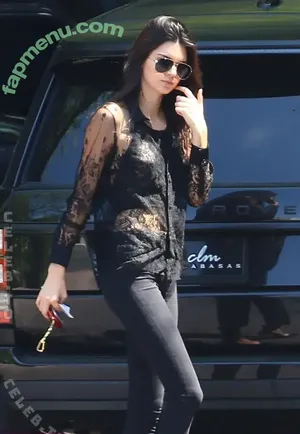 Kylie Jenner / kyliejenner / kyliejenner.2 nude photo #3718