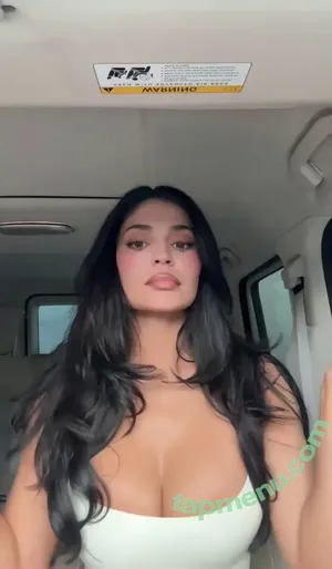 Kylie Jenner / kyliejenner / kyliejenner.2 nude photo #3886