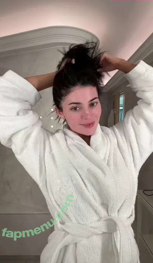 Kylie Jenner nude photo #3023 (KylieJenner / kyliejenner.2)