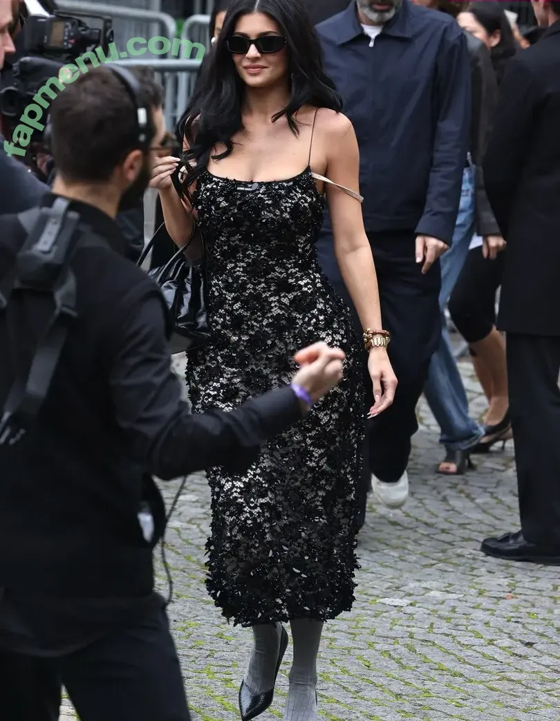 Kylie Jenner nude photo #3071 (KylieJenner / kyliejenner.2)