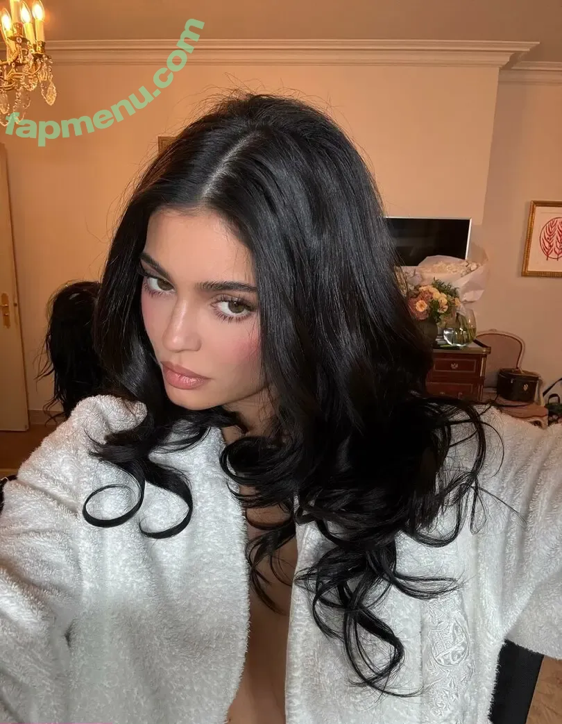 Kylie Jenner nude photo #3082 (KylieJenner / kyliejenner.2)