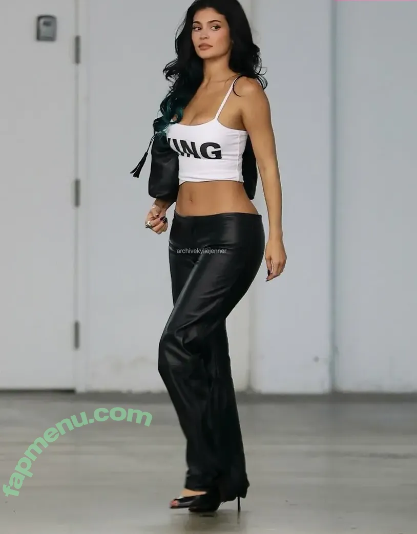Kylie Jenner nude photo #3113 (KylieJenner / kyliejenner.2)