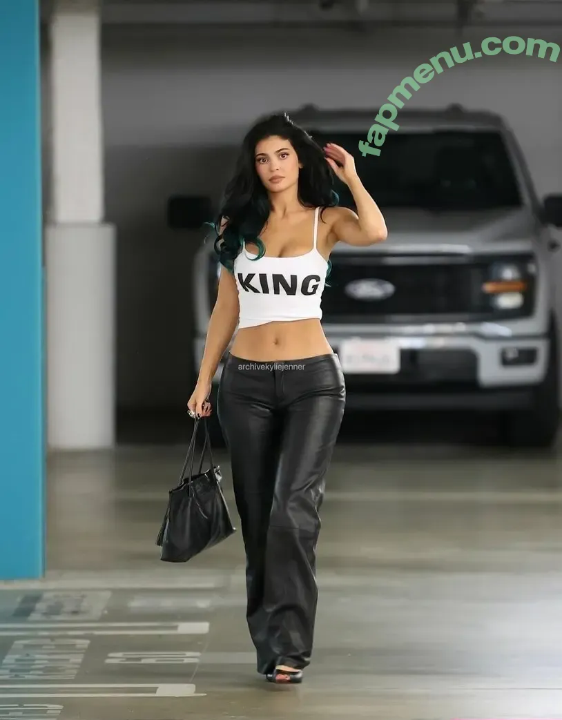 Kylie Jenner nude photo #3115 (KylieJenner / kyliejenner.2)