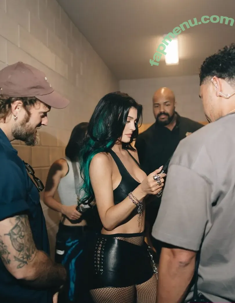 Kylie Jenner nude photo #3135 (KylieJenner / kyliejenner.2)