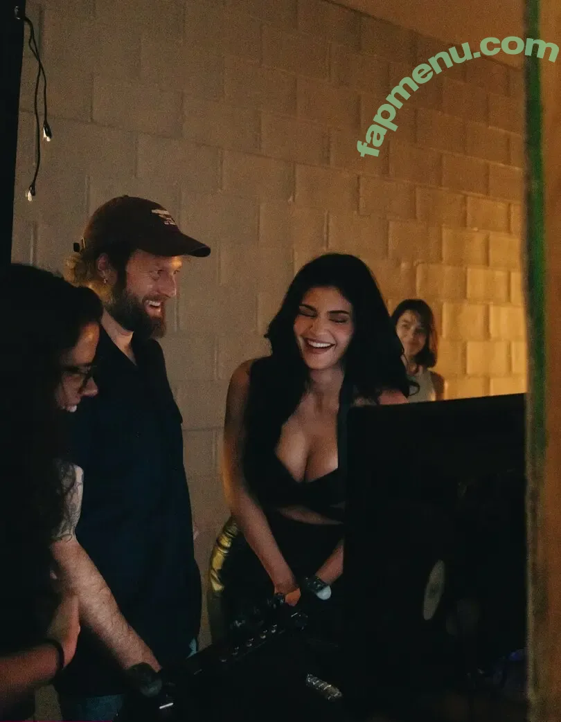 Kylie Jenner nude photo #3137 (KylieJenner / kyliejenner.2)