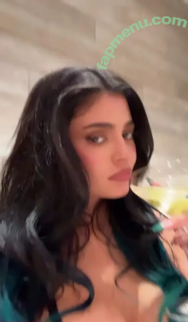 Kylie Jenner nude photo #3149 (KylieJenner / kyliejenner.2)