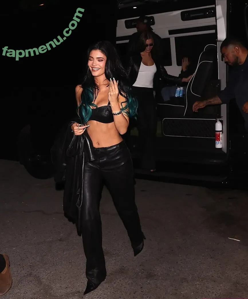 Kylie Jenner nude photo #3163 (KylieJenner / kyliejenner.2)