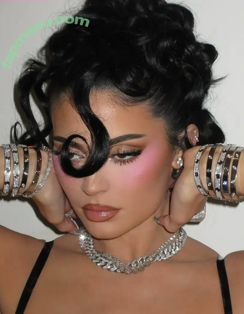 Kylie Jenner nude photo #3174 (KylieJenner / kyliejenner.2)