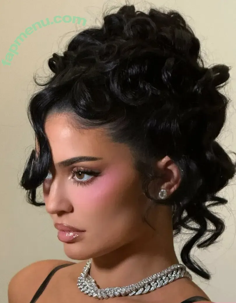 Kylie Jenner nude photo #3175 (KylieJenner / kyliejenner.2)