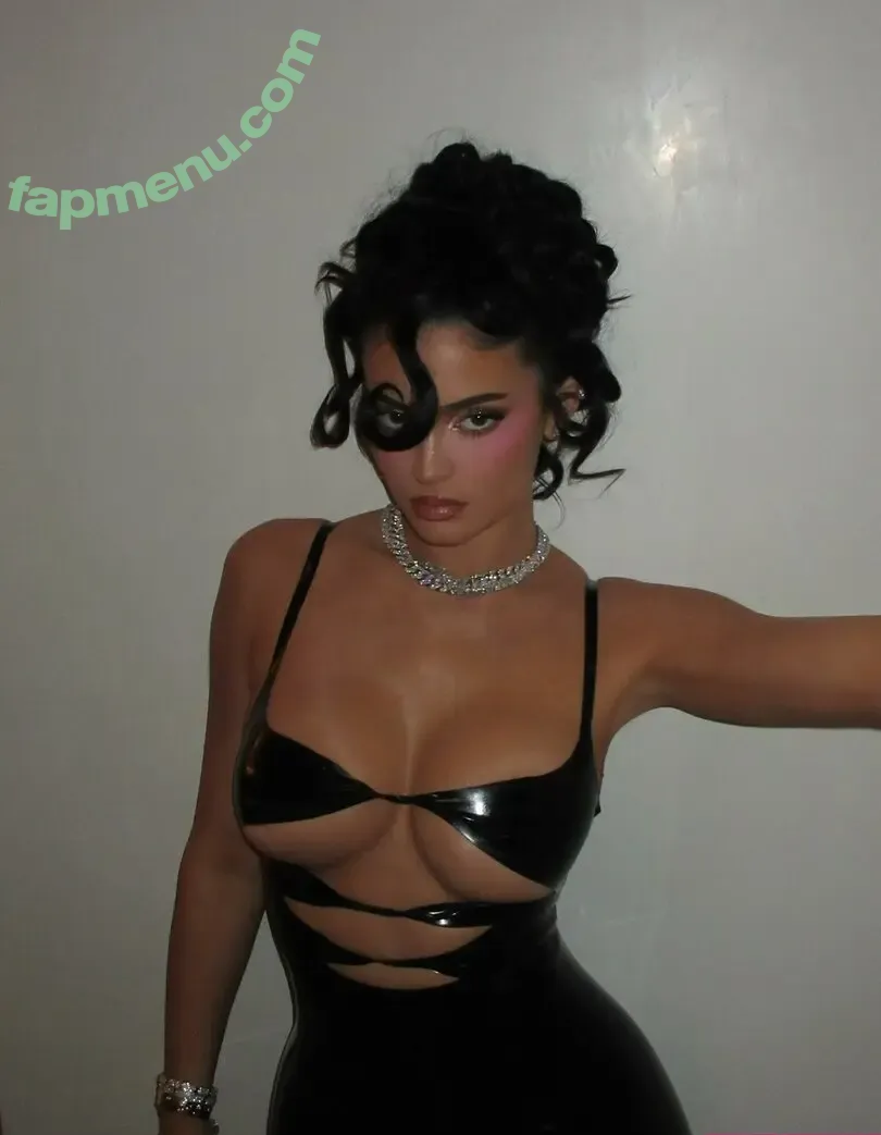 Kylie Jenner nude photo #3176 (KylieJenner / kyliejenner.2)