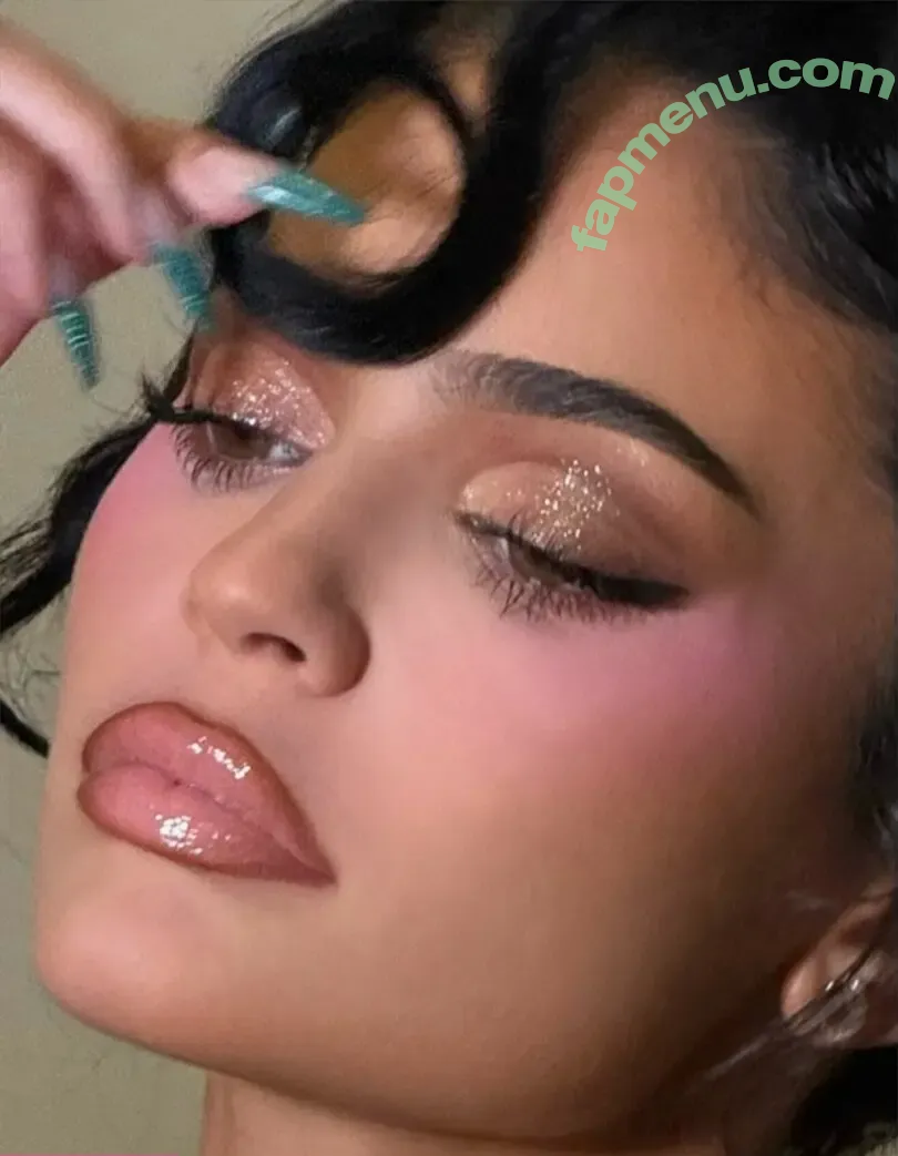 Kylie Jenner nude photo #3177 (KylieJenner / kyliejenner.2)
