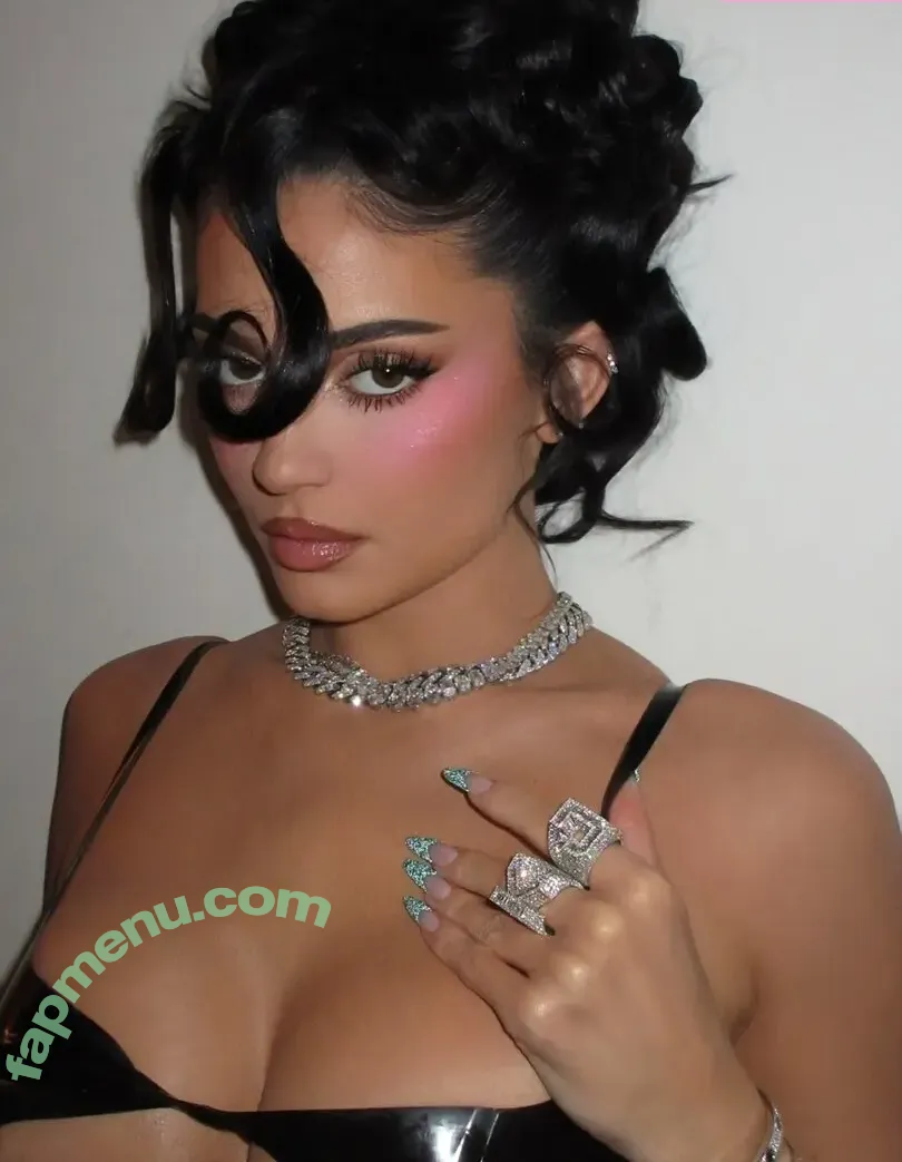Kylie Jenner nude photo #3179 (KylieJenner / kyliejenner.2)