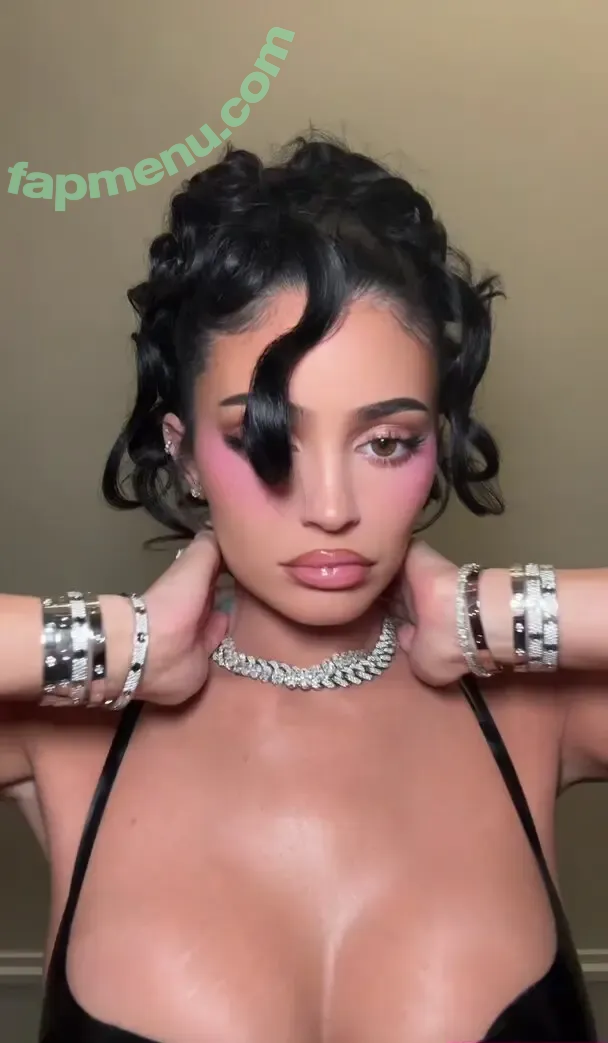 Kylie Jenner nude photo #3191 (KylieJenner / kyliejenner.2)