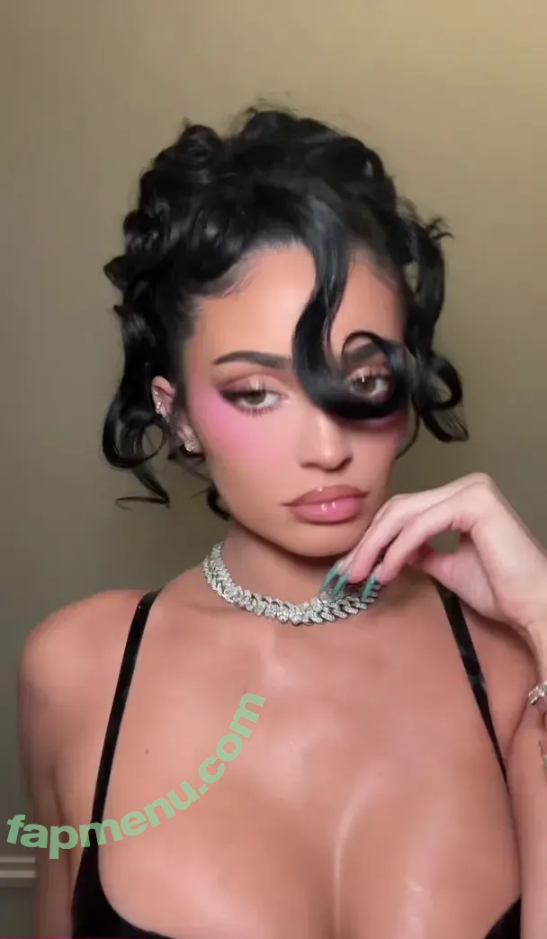 Kylie Jenner nude photo #3192 (KylieJenner / kyliejenner.2)