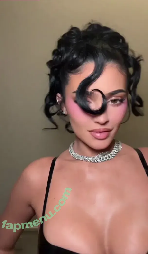 Kylie Jenner nude photo #3197 (KylieJenner / kyliejenner.2)